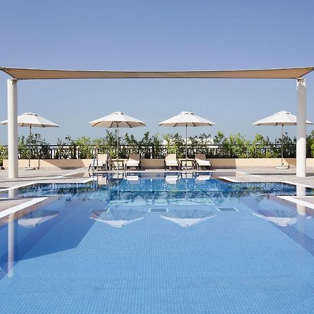 뫼벤픽 호텔 아파트먼트 알 맘자르 두바이 외부 사진 The swimming pool at the hotel