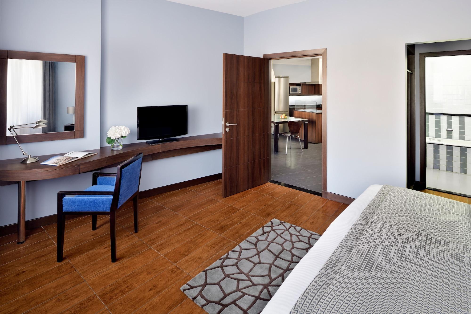뫼벤픽 호텔 아파트먼트 알 맘자르 두바이 외부 사진 A typical bedroom at the residence halls