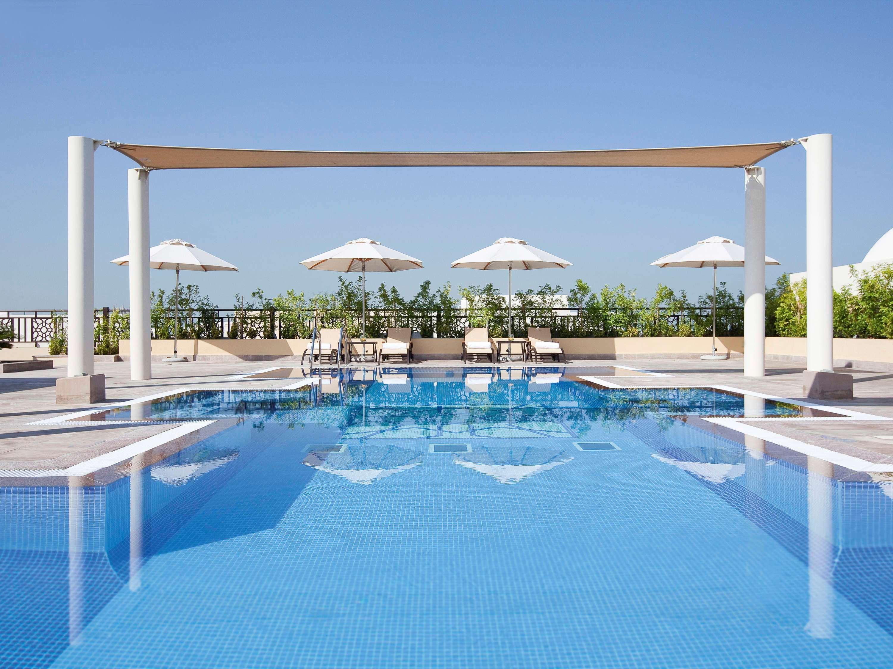 뫼벤픽 호텔 아파트먼트 알 맘자르 두바이 외부 사진 Rooftop pool at the hotel