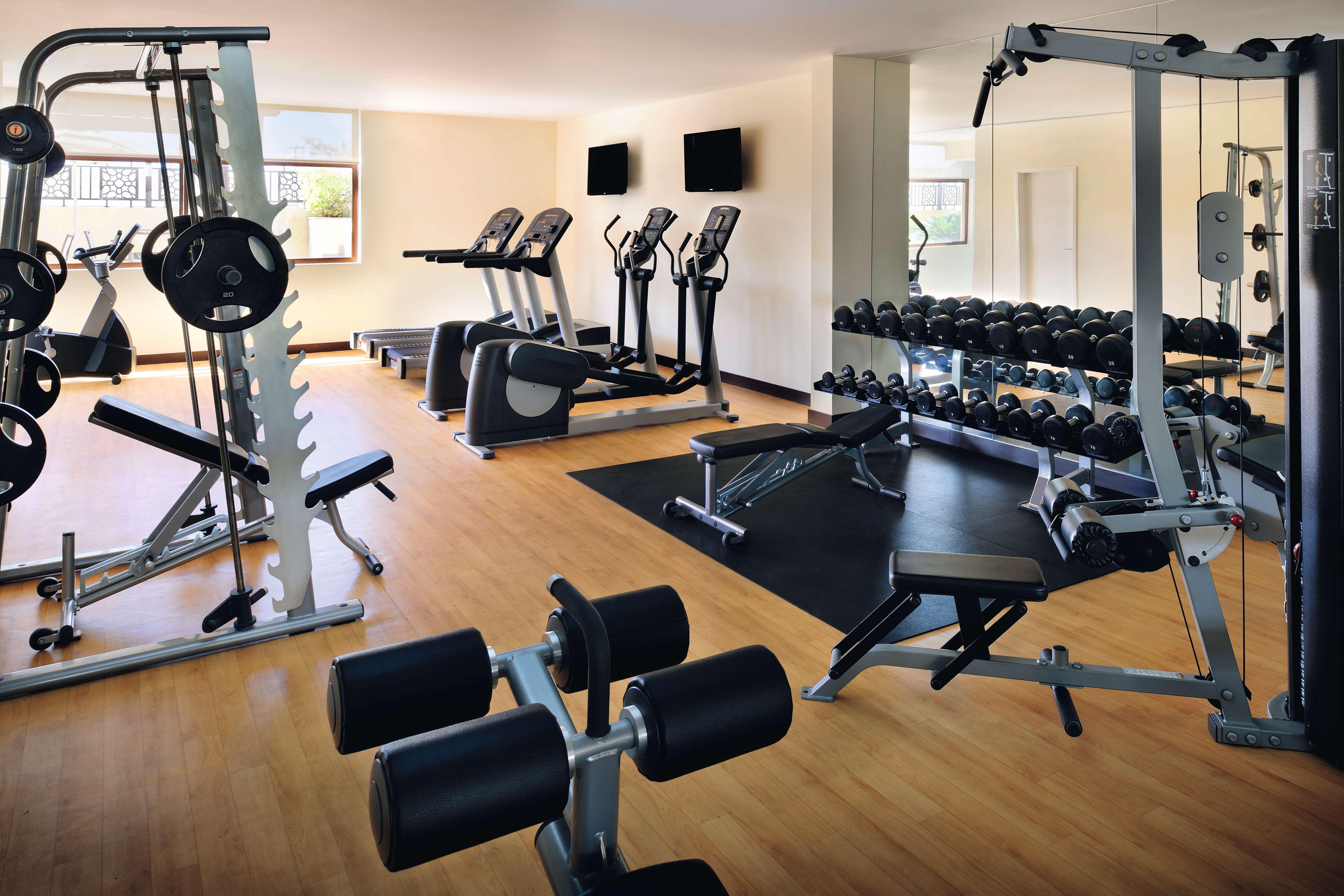 뫼벤픽 호텔 아파트먼트 알 맘자르 두바이 외부 사진 A typical gym