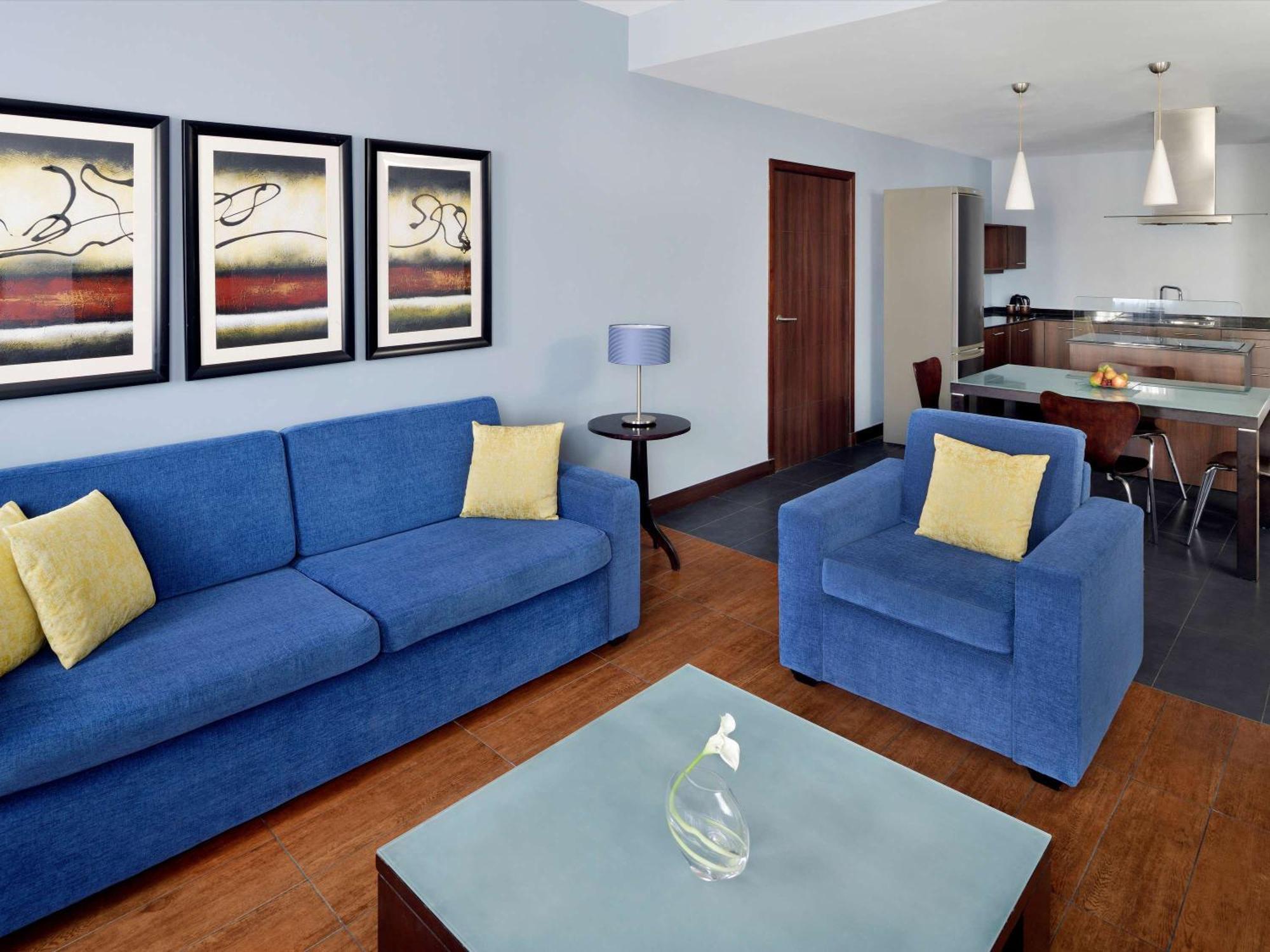뫼벤픽 호텔 아파트먼트 알 맘자르 두바이 외부 사진 A typical apartment at the complex